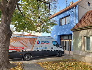 Zateplení stropu řadového rodinného domu pomocí foukané izolace